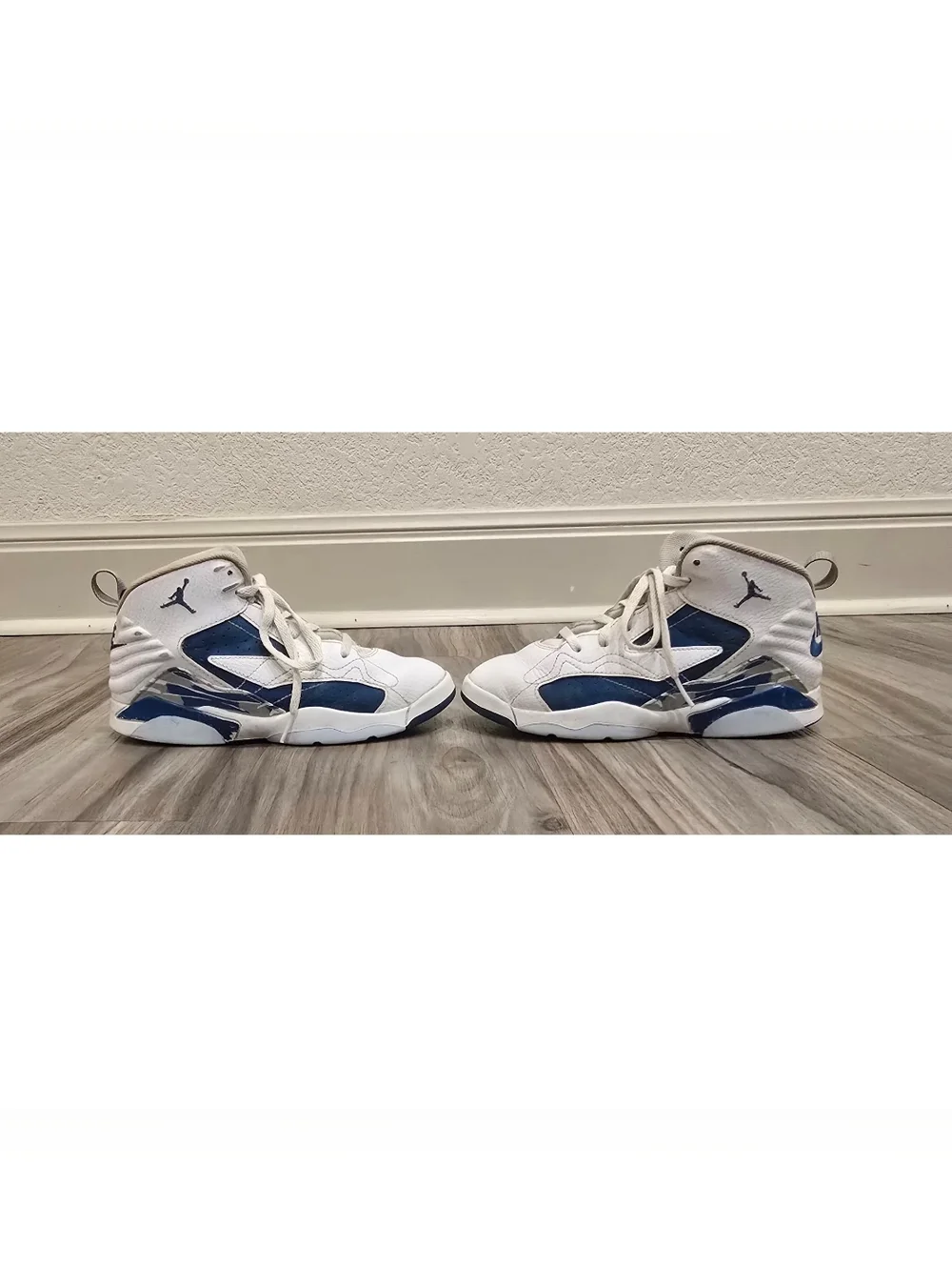 Nike Team Hustle D11 Youth Basketball Shoes Navy White High Tops Size 2.5Y